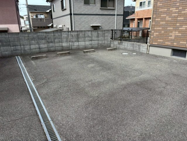 プランヴェールの駐車場