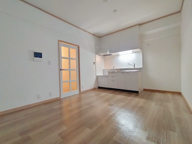 神戸市兵庫区西出町１丁目の賃貸マンションの居間・リビング|リビング