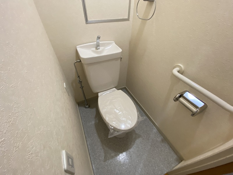 神戸市兵庫区西出町１丁目の賃貸マンションのトイレ