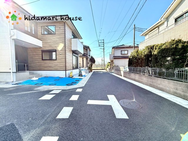 見沼区東大宮55期　新築戸建　GRACE01の前面道路含む現地写真