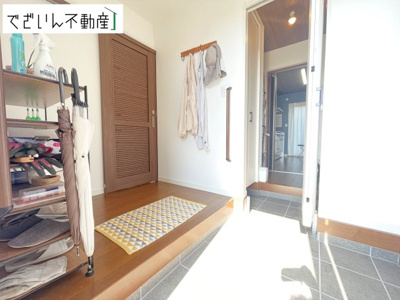 【玄関】 | 行田市富士見町1丁目　中古住宅   | 現地(2025年10月撮影)