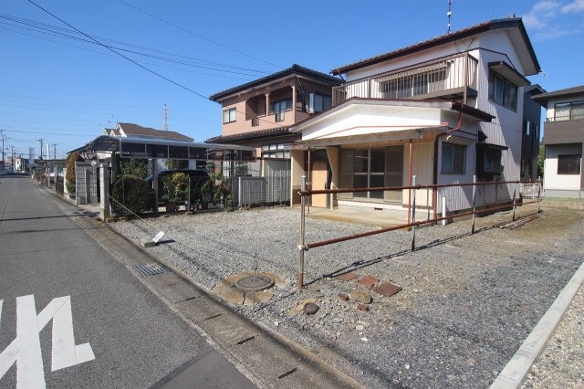 小山市駅南町6丁目の外観|現地を南東側から引きで撮影（2025年10月撮影）