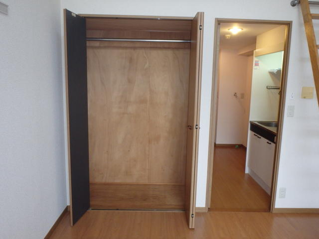 パイプハンガー付きクローゼット