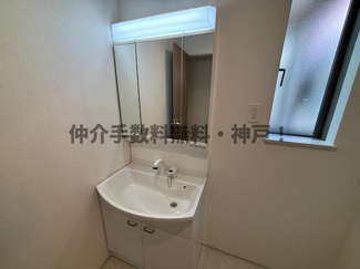 【独立洗面台】 | 神戸市垂水区桃山台3丁目　新築戸建2号棟　仲介手数料無料！ | 独立洗面台です