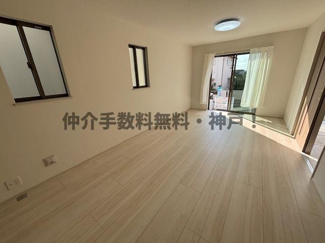 【居間・リビング】 | 神戸市垂水区桃山台3丁目　新築戸建2号棟　仲介手数料無料！ | ゆったりとした居間です