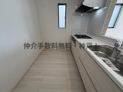 【キッチン】 | 神戸市垂水区桃山台3丁目　新築戸建2号棟　仲介手数料無料！ | お料理しやすいキッチンです