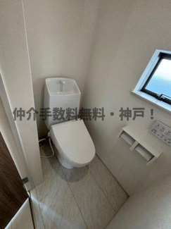 【トイレ】 | 神戸市垂水区桃山台3丁目　新築戸建2号棟　仲介手数料無料！ | 落ち着いたトイレです