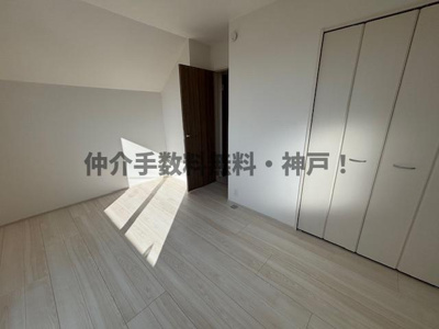 【洋室】 | 神戸市垂水区桃山台3丁目　新築戸建2号棟　仲介手数料無料！ | 明るい洋室です