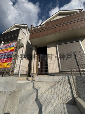【外観】 | 神戸市垂水区桃山台3丁目　新築戸建2号棟　仲介手数料無料！ | 落ち着いた雰囲気の外観です