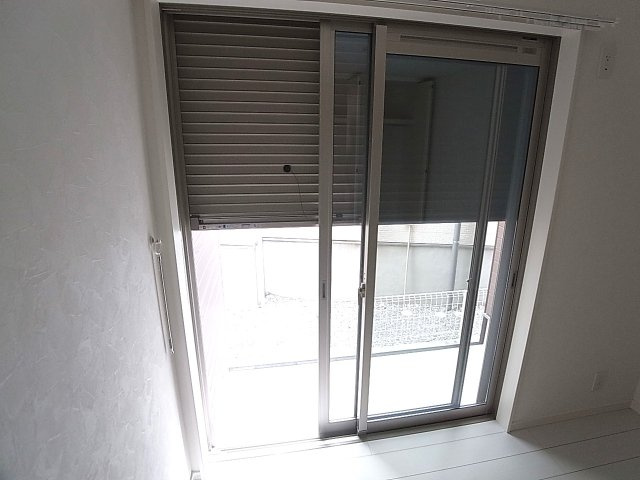 KARIN上沢フロントの設備|シャッター雨戸で防犯面強化