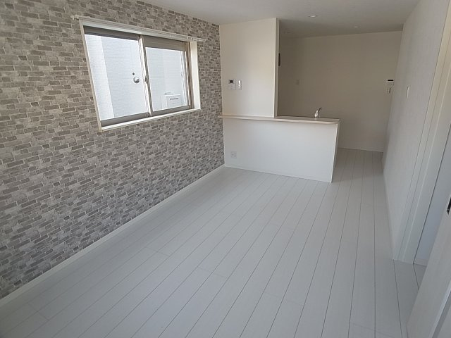 KARIN上沢フロントの内装|人気のカウンタータイプのリビング