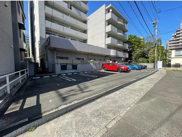 ガーネットヒルズ広瀬町の駐車場