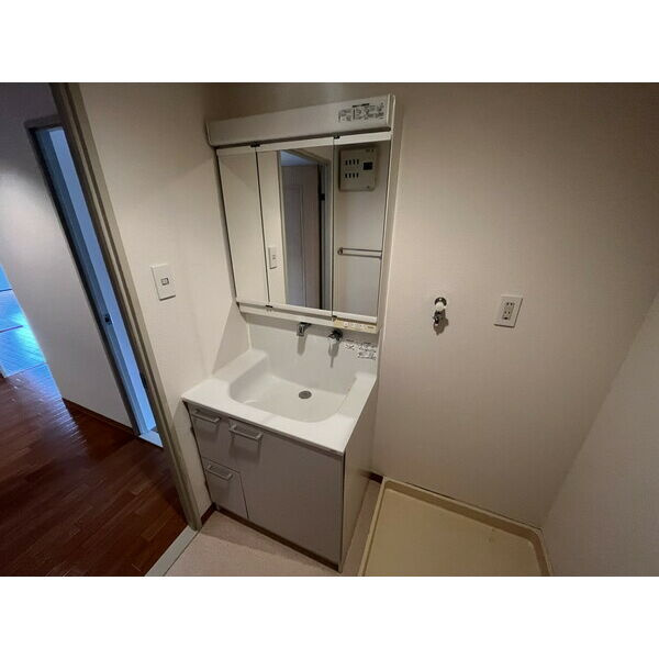 ライオンズマンション西舞子の独立洗面台