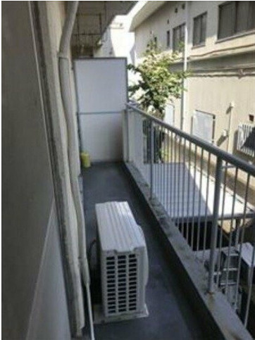 八雲フラット　フルリノベーション　南向き　両面バルコニー　三面採光のバルコニー