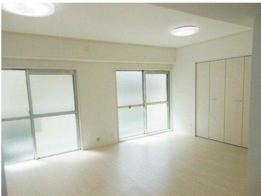 八雲フラット　フルリノベーション　南向き　両面バルコニー　三面採光の内装