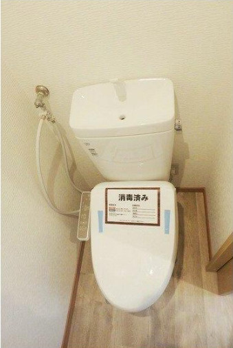 八雲フラット　フルリノベーション　南向き　両面バルコニー　三面採光のトイレ