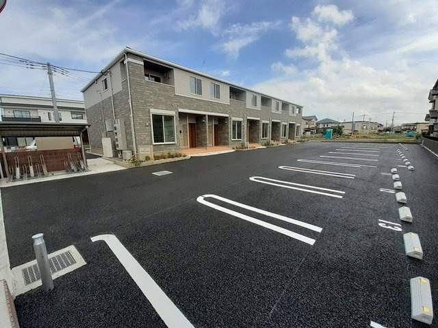 ＫＥＳＨＩＫＩ　Ｈａｌｕの駐車場|車をお持ちの方に嬉しい駐車場付きの物件です