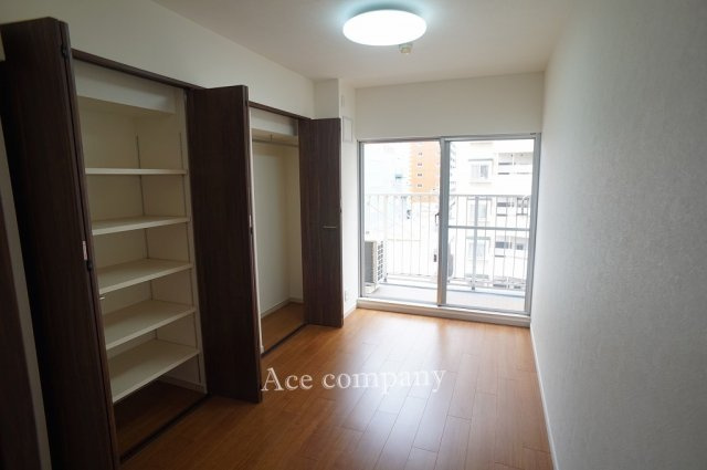 【寝室】 | 弥刀ハウス | 【南・東側の洋室】バルコニーに面したお部屋です☆