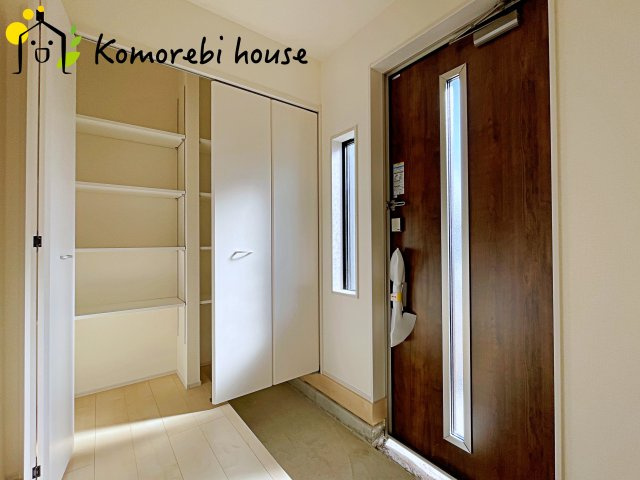 蓮田市見沼町　新築一戸建て　02の玄関|26.1.15　撮影済み