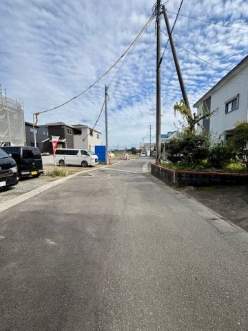 小郡市山隈　1号棟の前面道路含む現地写真
