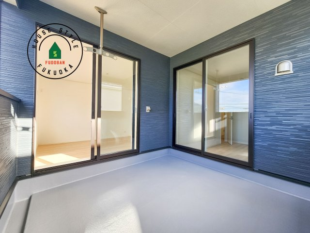 福岡市西区今宿東3丁目第10-6棟(4号棟)の外観：施工例|バルコニーに自分のこだわりをもたせる。120％自由自在のバルコニー。もちろんお洗濯物を干す、ゴミを一時保管するなどもおまかせください。バルコニーを多目的スペースとして考えてみましょう。