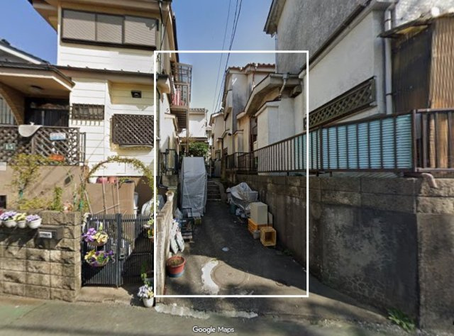 瑞穂町二本木　３DK・オーナーチェンジ一戸建ての前面道路含む現地写真