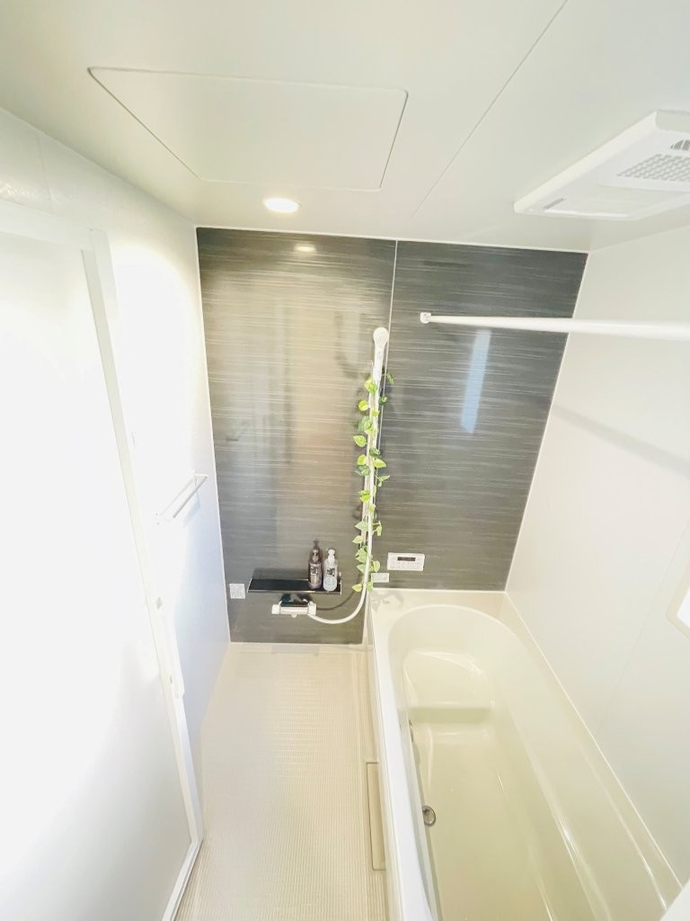 豊田市野見山町第5　新築分譲住宅　全2棟　1号棟の浴室|１坪タイプのユニットバス！浴槽は断熱材入りでお湯が冷めにくいです♪浴室乾燥機で梅雨の時期は洗濯物を乾かせます！