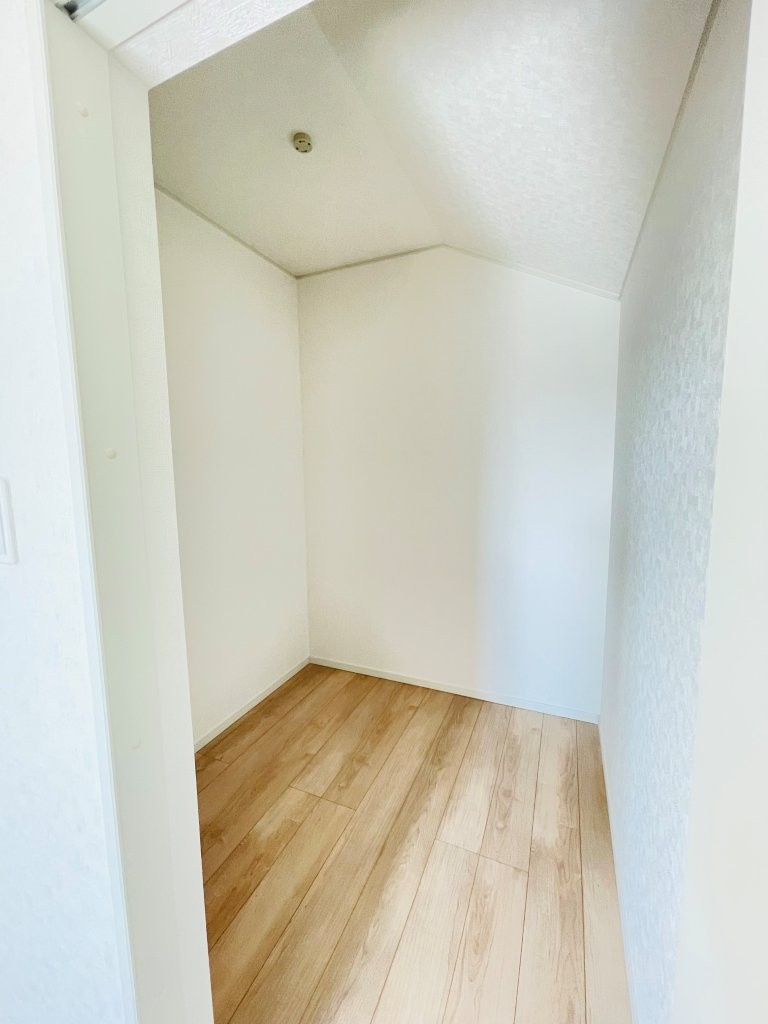 豊田市野見山町第5　新築分譲住宅　全2棟　1号棟の収納|居室にはウォークインクローゼットを完備。家族の衣類がスッキリ片付きます♪