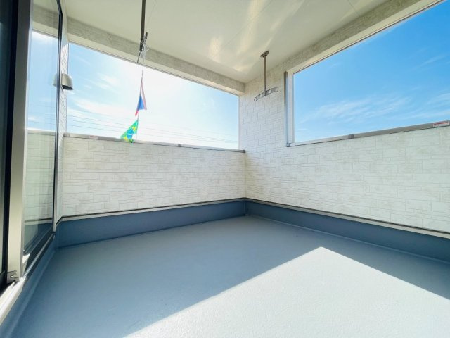 豊田市野見山町第5　新築分譲住宅　全2棟　1号棟のバルコニー|多用途に使えるインナーバルコニー付き。突然の雨でも安心です♪