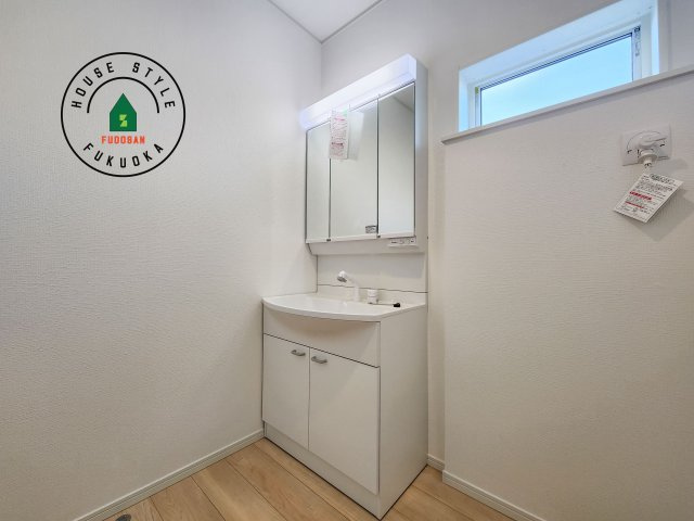 福岡市西区今宿東3丁目第10-6棟(5号棟)の独立洗面台|洗面所は小さなプライベートスペース。歯磨き、洗顔と毎日施す個人空間。