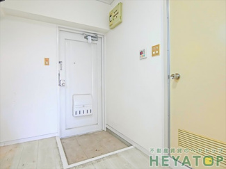 【玄関】 | （同仕様写真）