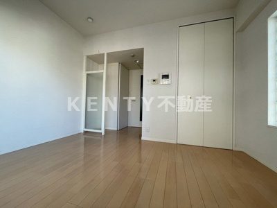 【居間・リビング】 | アデッソ大森 | ゆったり過ごせる居間です