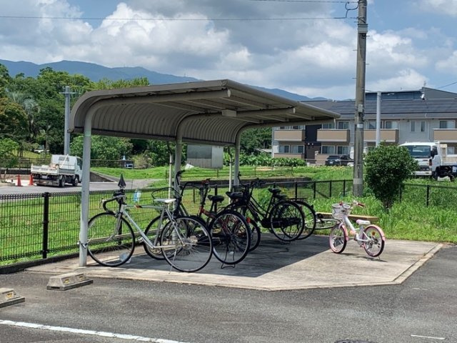 ヴェルドミール･大山のエントランス|駐輪場に自転車も停められます♪