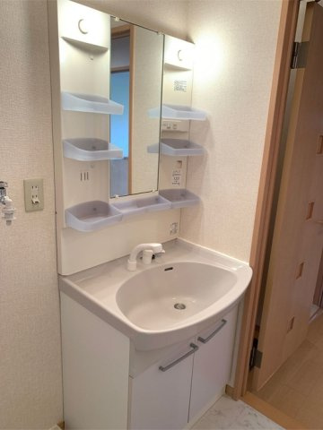 ヴェルドミール･大山の洗面所|明るい洗面所です★