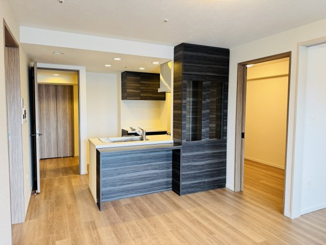 クリオレジダンス八王子ザ・マークスの居間・リビング|～11.8帖の明るいLDKで、家族団欒の時間をお過ごしいただけます～