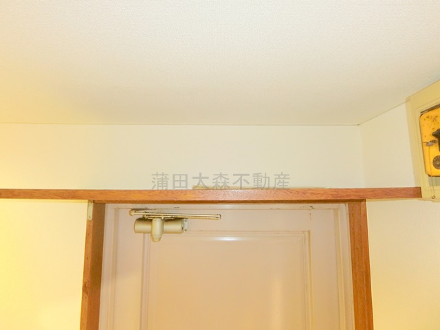 コーポ大田の玄関|玄関上　収納スペース