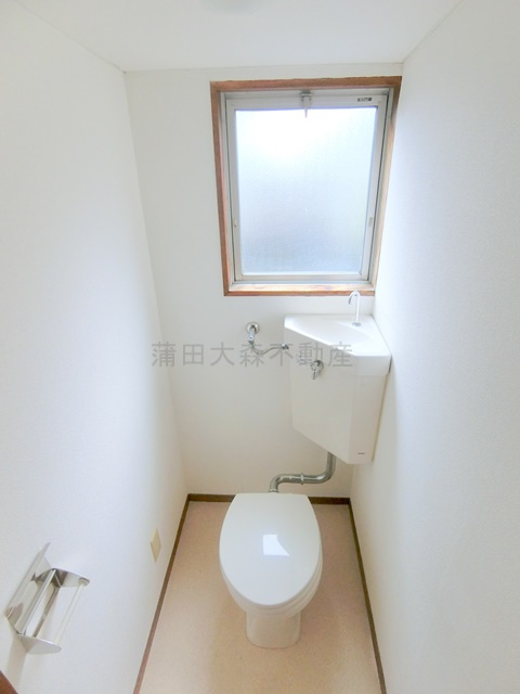 コーポ大田のトイレ|窓付きのトイレ　