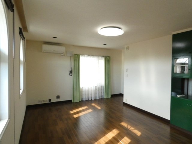 愛国西3-8-1の居間・リビング