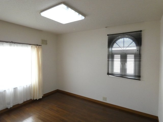 愛国西3-8-1の洋室