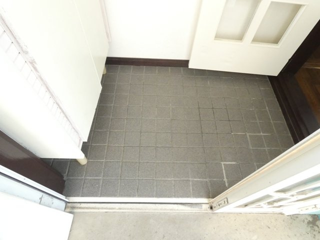 愛国西3-8-1の玄関