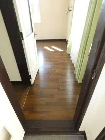 愛国西3-8-1の玄関