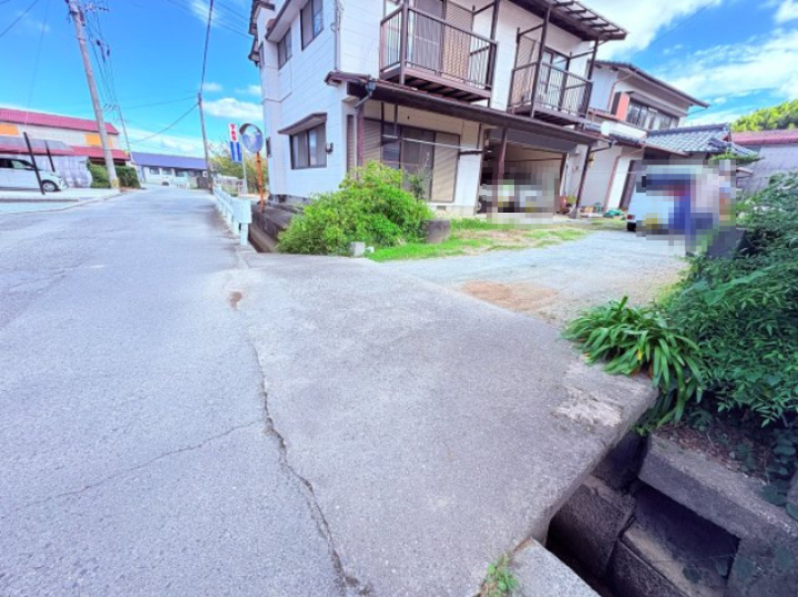 中古戸建)広川町広川の前面道路含む現地写真