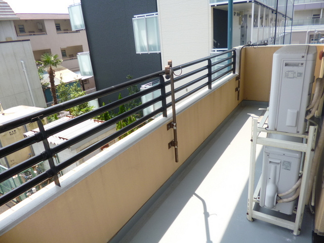 花由館のバルコニー|南向きのバルコニー。