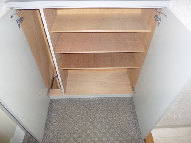 花由館の玄関|靴入れがあると便利です。