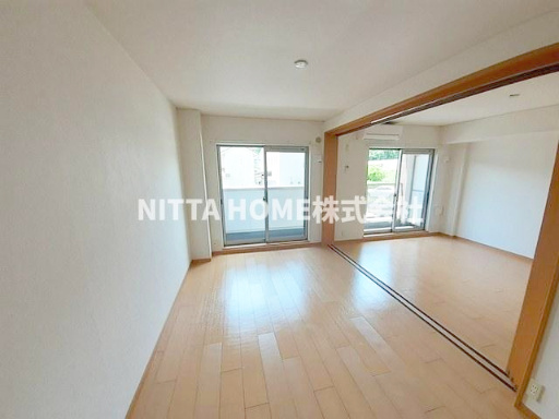 アンジュの内装|開放感があり引き戸を開けて使うこともＧＯＯＤ☆