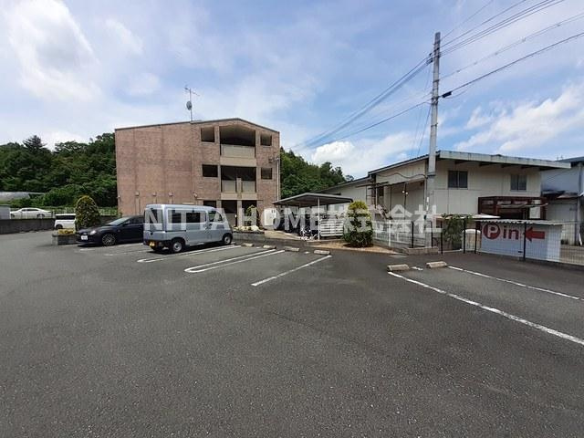 アンジュの駐車場|敷地内に２台分の確保があります◆