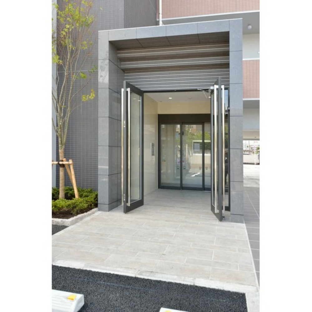 熊本市中央区八王寺町の賃貸マンションのエントランス