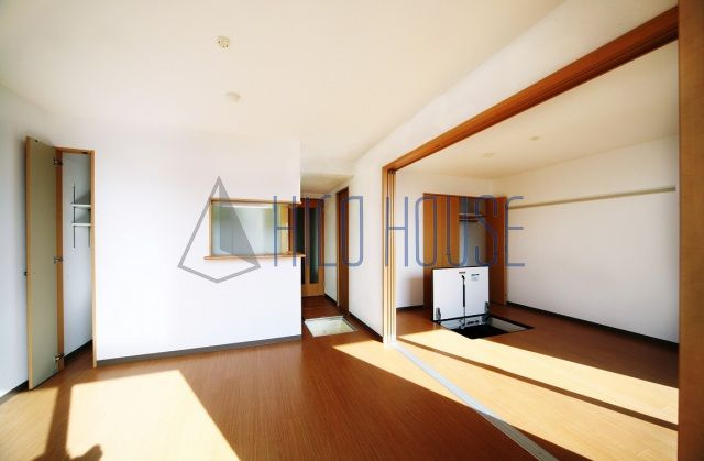 ルネスカトレアコートの居間・リビング