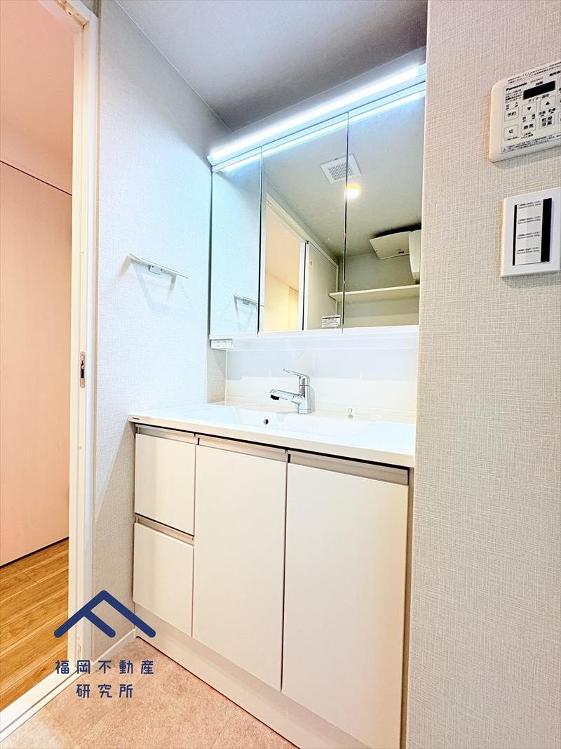 三愛シティライフ波多江駅の独立洗面台