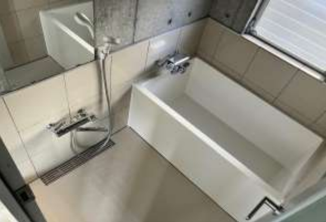 岐阜市柳津オーナーチェンジ1棟戸建の浴室